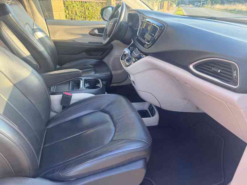 Chrysler Pacifica 3,6 RU Touring L Kůže 2018 DPH - foto 12