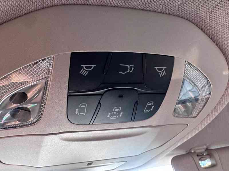 Chrysler Pacifica 3,6 RU Touring L Kůže 2018 DPH - foto 19