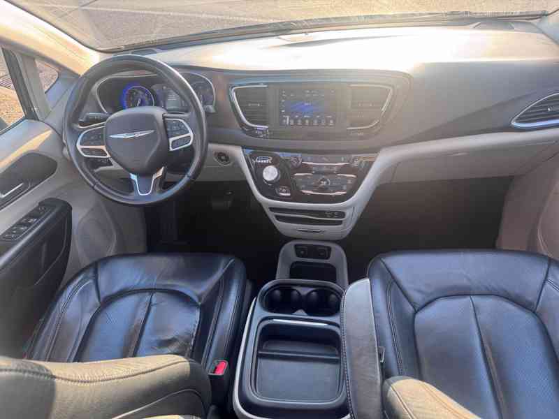 Chrysler Pacifica 3,6 RU Touring L Kůže 2018 DPH - foto 11