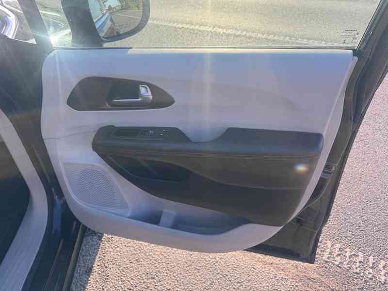 Chrysler Pacifica 3,6 RU Touring L Kůže 2018 DPH - foto 13