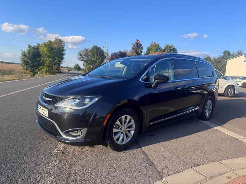 Chrysler Pacifica 3,6 RU Touring L Kůže 2018 DPH - foto 2