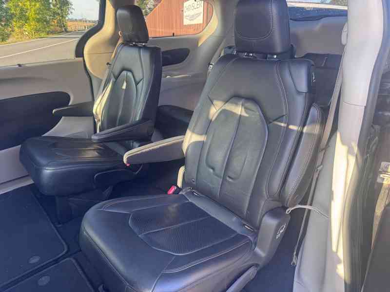 Chrysler Pacifica 3,6 RU Touring L Kůže 2018 DPH - foto 14