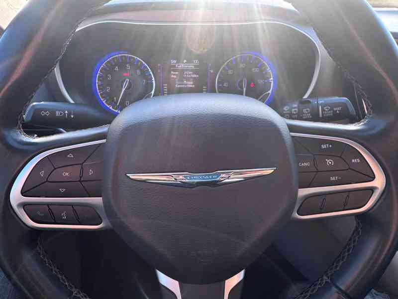 Chrysler Pacifica 3,6 RU Touring L Kůže 2018 DPH - foto 20