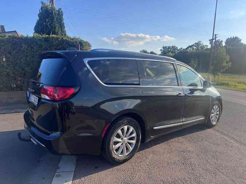 Chrysler Pacifica 3,6 RU Touring L Kůže 2018 DPH - foto 4