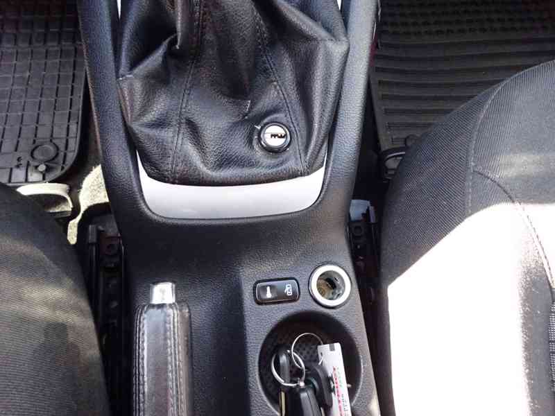 Škoda Octavia 1.6 TDI Combi r.v.2011 2.Maj.Koupeno v ČR - foto 11