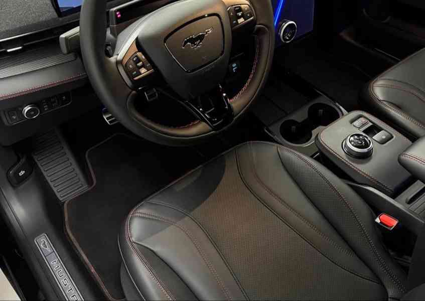 Ford Mustang Mach-E - foto 11