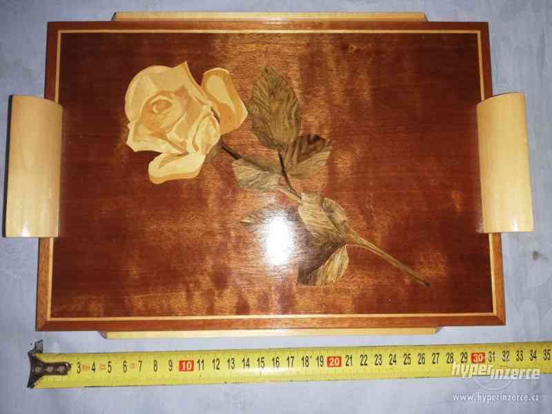 Dřevěný tác - podnos - motiv růže - foto 1