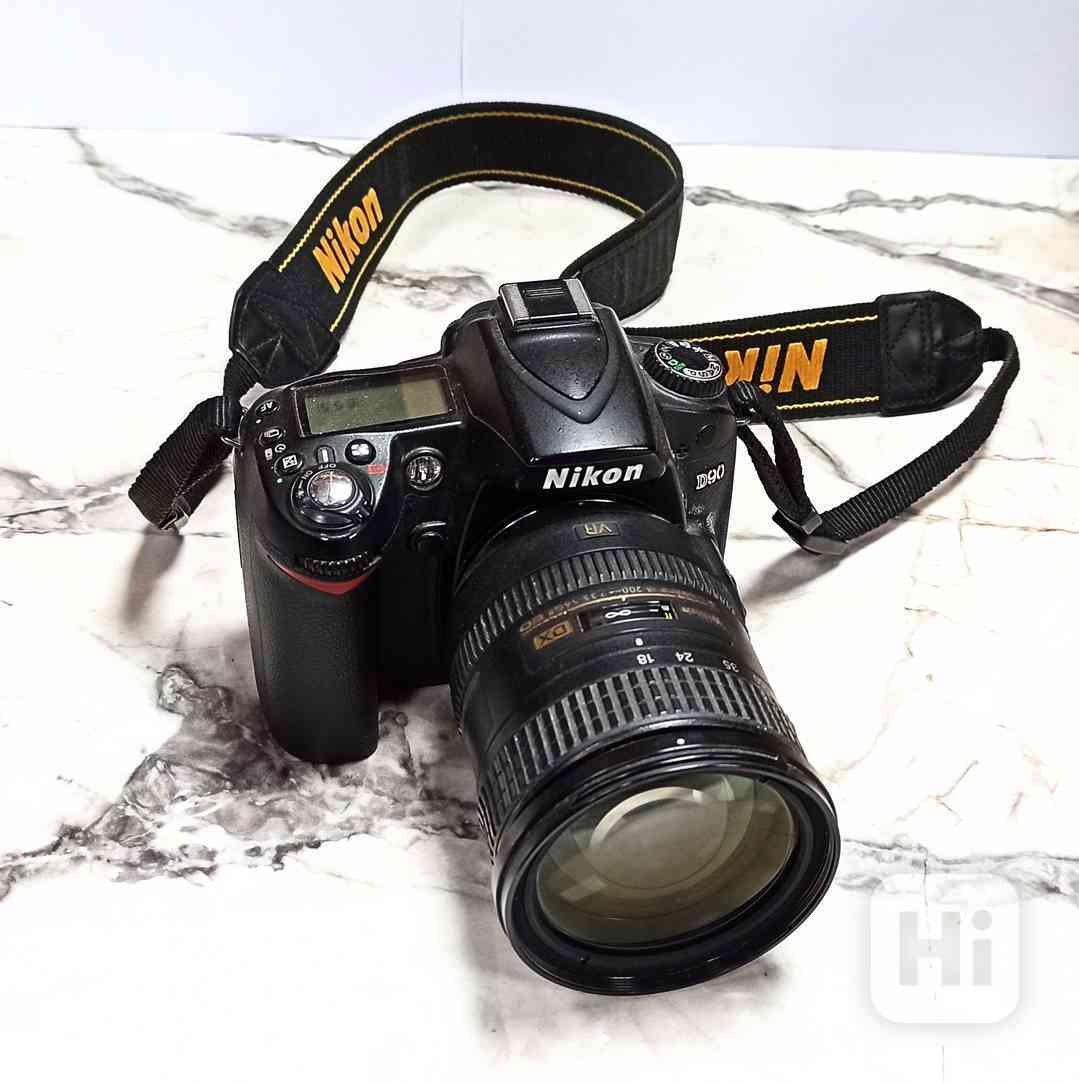 Nikon D90 - objektiv DX SWM VR 18-200 - foto 1