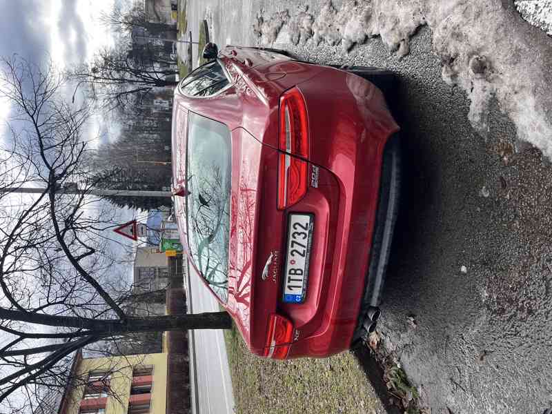 Jaguar XE ročník 2016 - foto 11