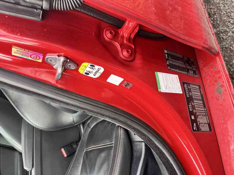 Jaguar XE ročník 2016 - foto 10