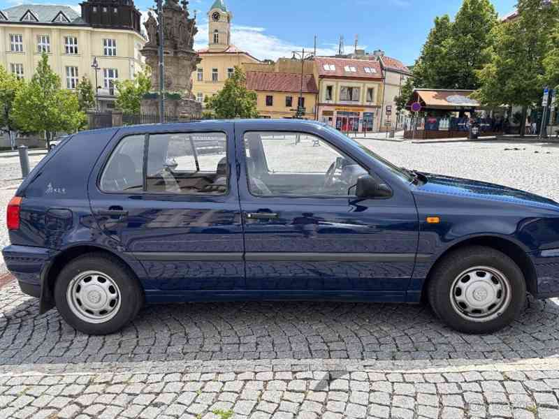 Volkswagen Golf 1,6   Výjimečný stav, YOUNGTIMER - foto 9