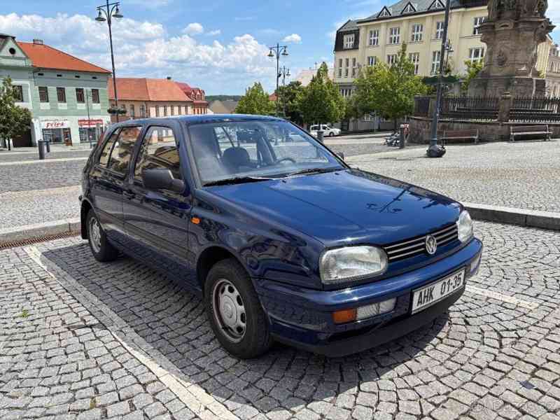 Volkswagen Golf 1,6   Výjimečný stav, YOUNGTIMER - foto 3