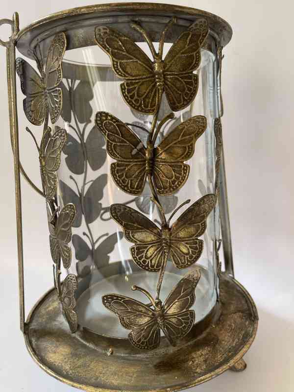 Motýli - kovová lucerna s uchem - foto 4