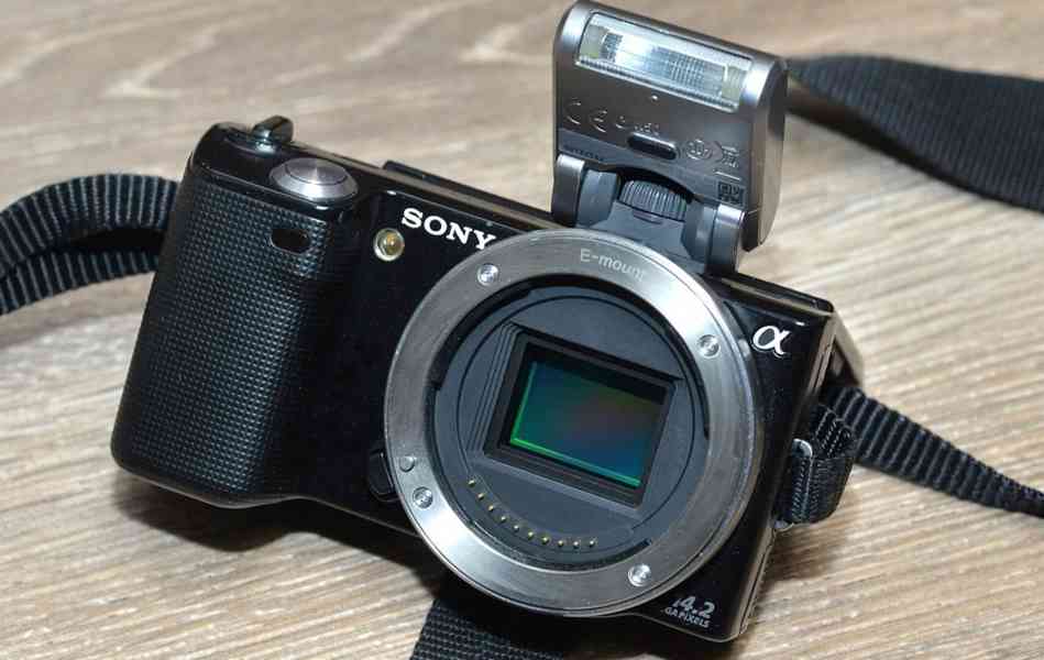 Sony NEX-5 *APS-C 14MPix CMOS*Full HDV* 60000 Exp. - foto 3