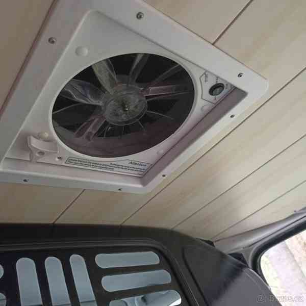 Volkswagen Transporter 1,9   T5/12.2008, přestavěný na obyt - foto 22