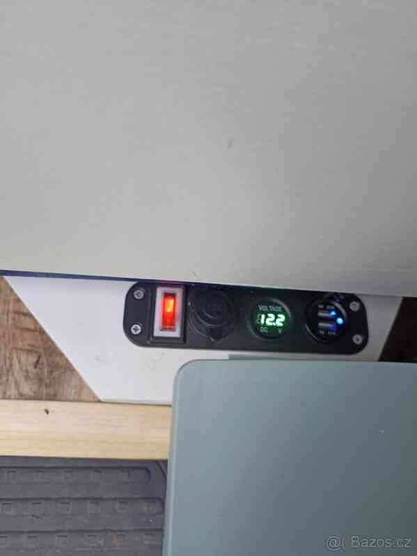 Volkswagen Transporter 1,9   T5/12.2008, přestavěný na obyt - foto 18