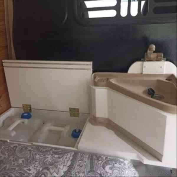 Volkswagen Transporter 1,9   T5/12.2008, přestavěný na obyt - foto 8