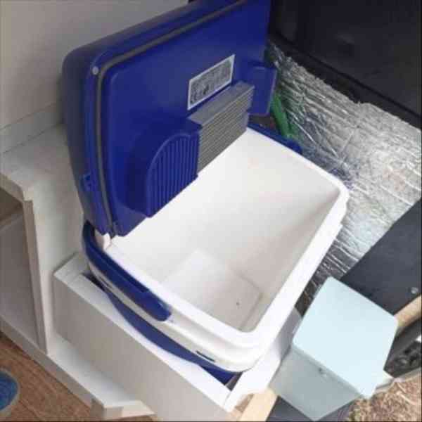 Volkswagen Transporter 1,9   T5/12.2008, přestavěný na obyt - foto 5