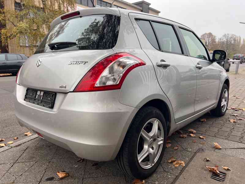 Suzuki Swift 1.2i Club 4x4 benzín 69kw - foto 7