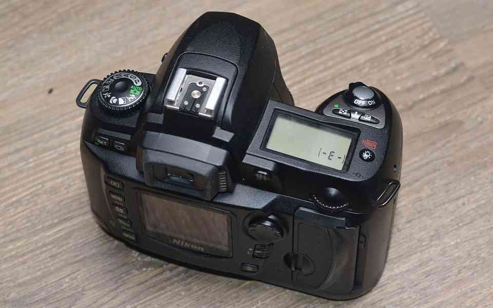 Nikon D70 ** DX (APS-c) 6.1 MPix CCD ** 1500 Exp. - foto 4