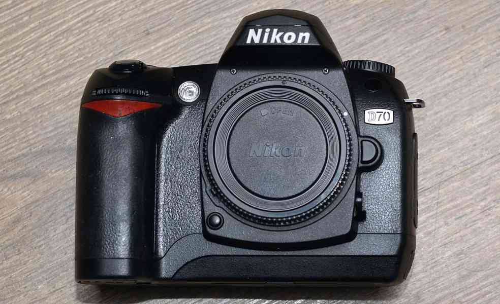 Nikon D70 ** DX (APS-c) 6.1 MPix CCD ** 1500 Exp. - foto 3