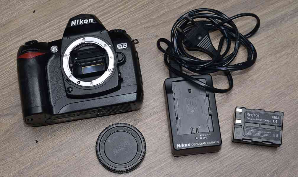 Nikon D70 ** DX (APS-c) 6.1 MPix CCD ** 1500 Exp.