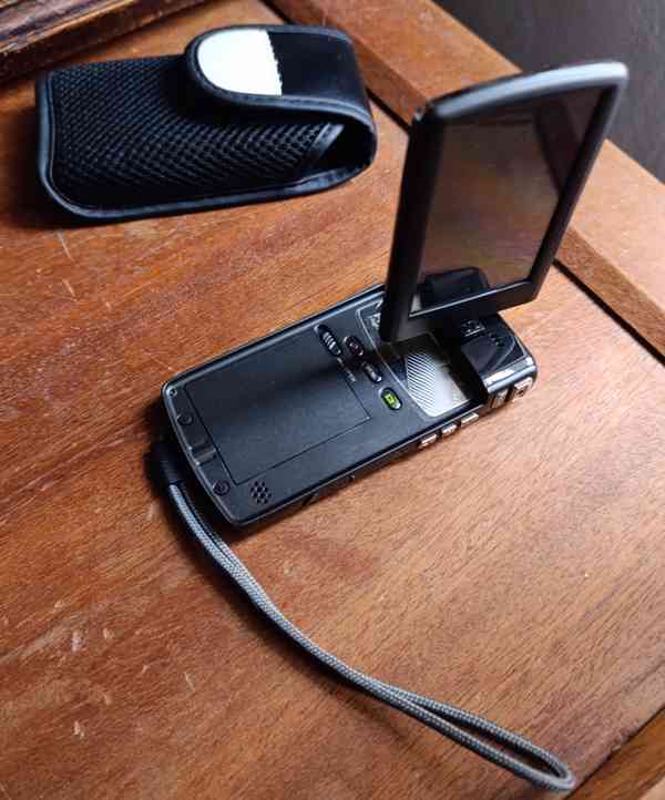 Digitální videokamera Hitachi DZHV-584E - foto 2