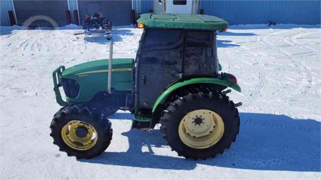 Traktor JOHN DEERE 5083E - foto 4