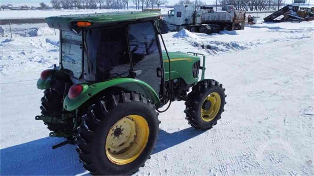 Traktor JOHN DEERE 5083E - foto 2