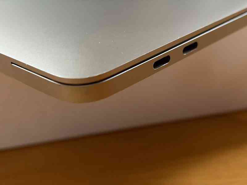  MacBook Pro M2 (16 GB RAM, 1 TB SSD), pěkný stav - foto 8