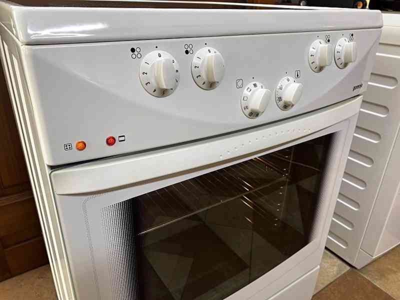 Sporák sklokeramický GORENJE šíře 60 cm horkovzduch - foto 3