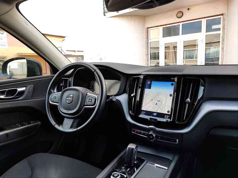 VOLVO XC60 AWD B4 DIESEL 145KW, 2020, MOMENTUM, 1.MAJ, DPH - foto 7