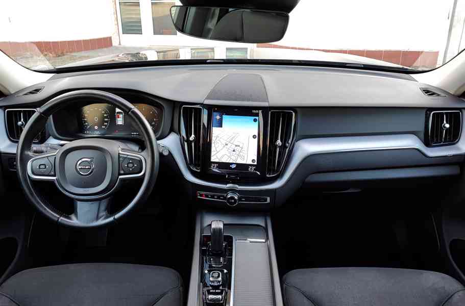 VOLVO XC60 AWD B4 DIESEL 145KW, 2020, MOMENTUM, 1.MAJ, DPH - foto 6