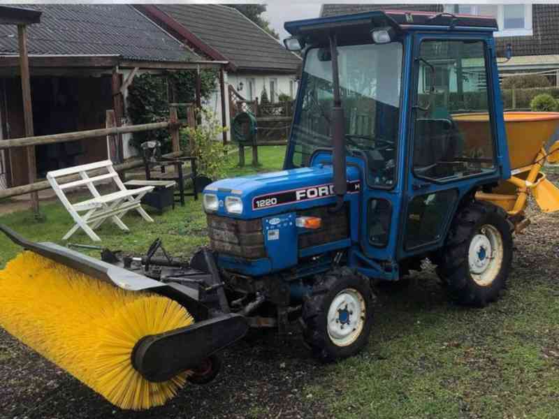 Traktor FORD 1220 4WD - foto 2