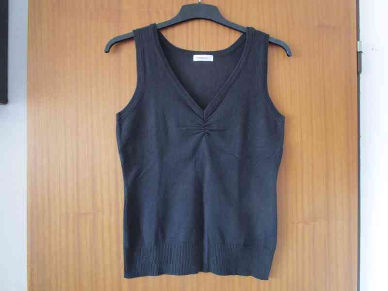 Pěkná, jako nová, slabší černá vesta zn. Orsay, vel. S-M