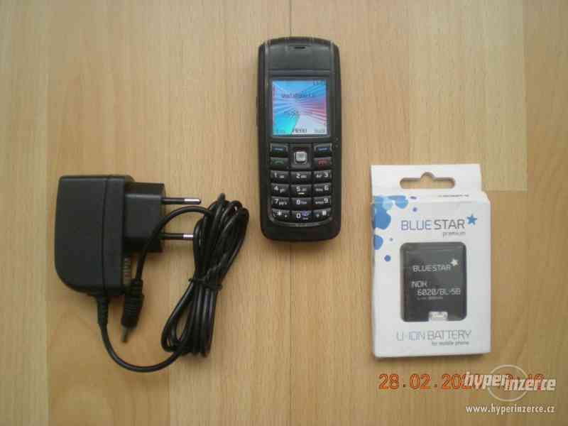 Nokia 6021 z r.2005 - plně funkční tlačítkový telefon - foto 1