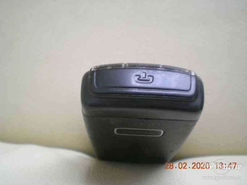 Nokia 6021 z r.2005 - plně funkční tlačítkový telefon - foto 6