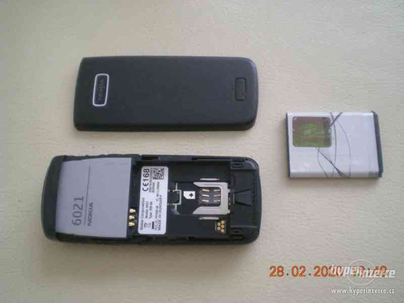 Nokia 6021 z r.2005 - plně funkční tlačítkový telefon - foto 9