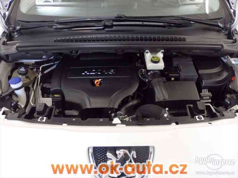 Peugeot 5008 2.0 HDI 110 kW ALLURE NAVI PANORAMA 2012-DPH - foto 17