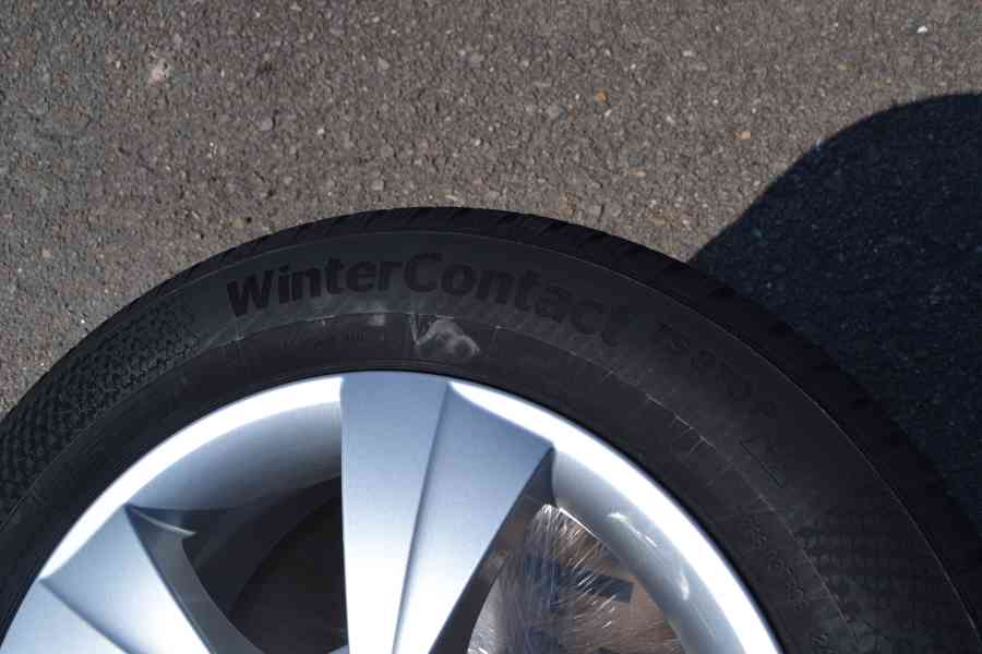 Škoda Octavia IV -NOVÁ zimní orig.Alu sada-205/60R16 - foto 7