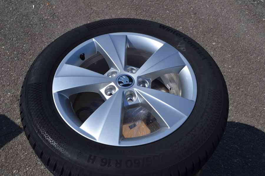 Škoda Octavia IV -NOVÁ zimní orig.Alu sada-205/60R16 - foto 5