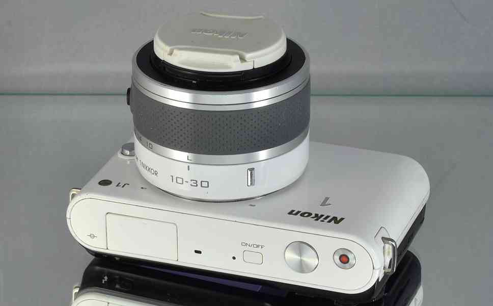 Nikon1 J1+10-30mm VR *10,1Mpx *Full-HDV* 1500 Exp. - foto 6