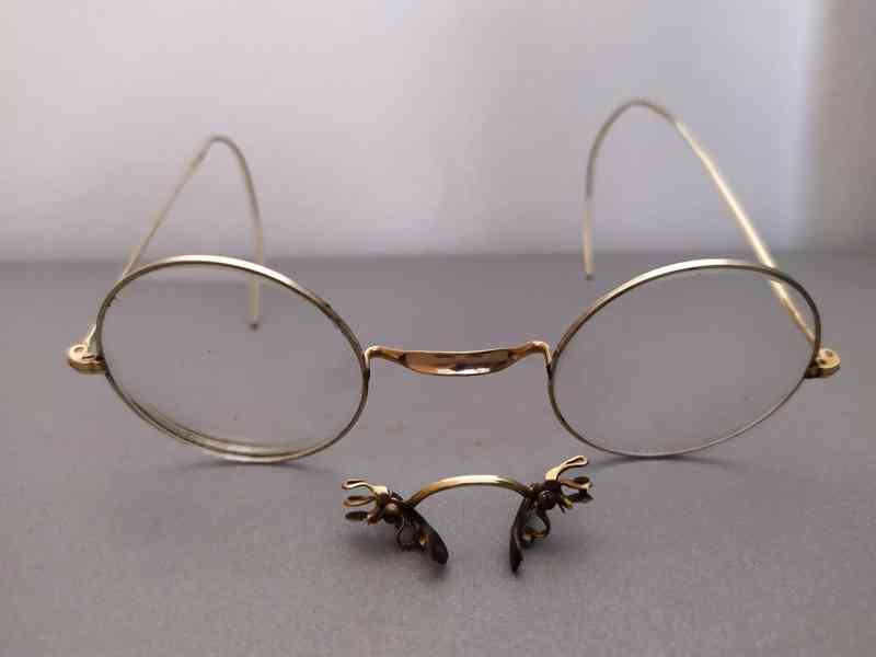 starožitné brýle - foto 1