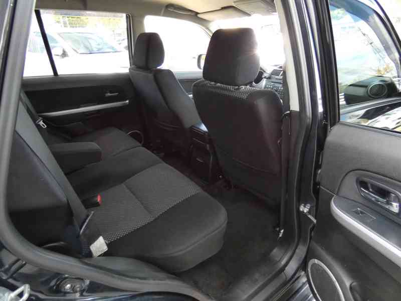 Suzuki Grand Vitara 2,0i benzín 103kw - foto 6