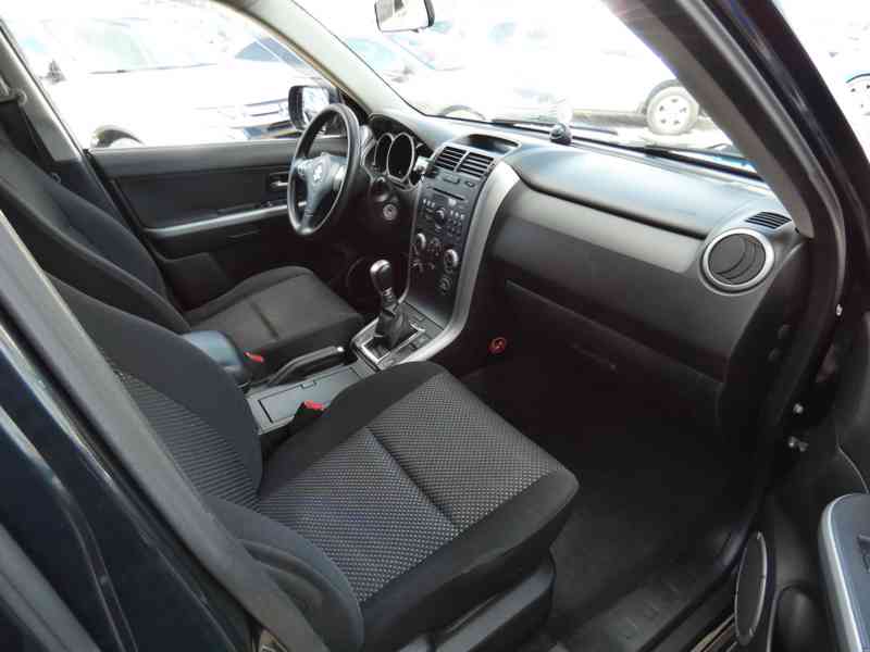 Suzuki Grand Vitara 2,0i benzín 103kw - foto 14