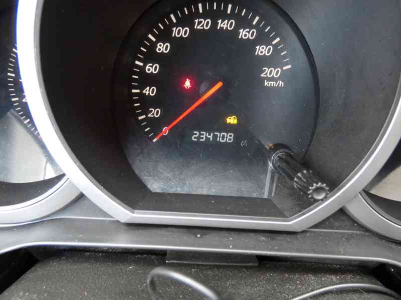 Suzuki Grand Vitara 2,0i benzín 103kw - foto 8