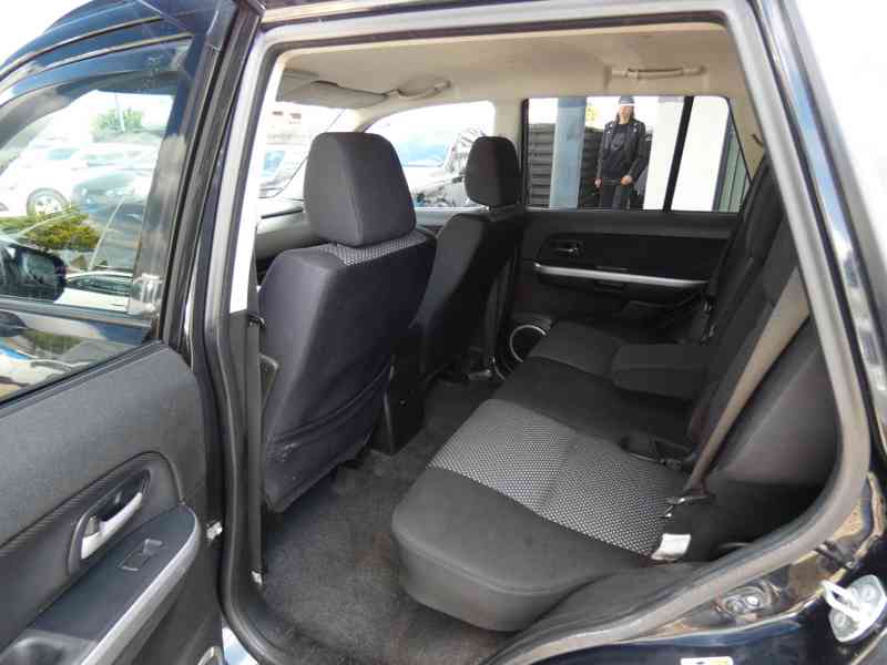 Suzuki Grand Vitara 2,0i benzín 103kw - foto 11