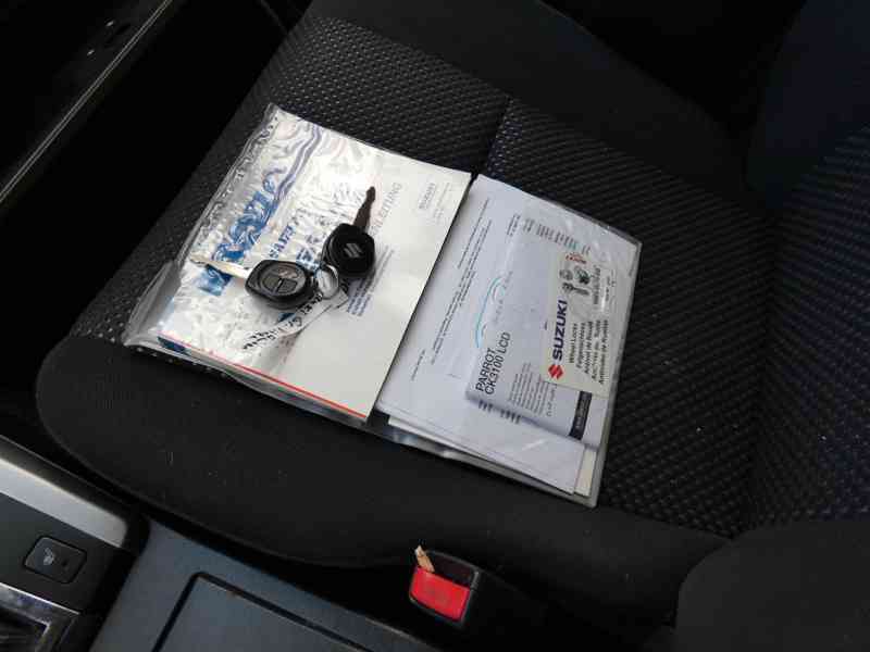 Suzuki Grand Vitara 2,0i benzín 103kw - foto 16