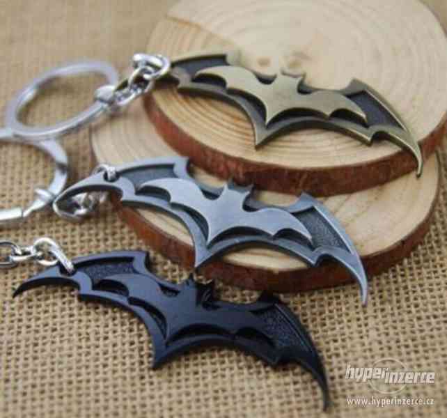 Batman kovová klíčenka černá stříbrná zlatá NOVÉ - foto 2
