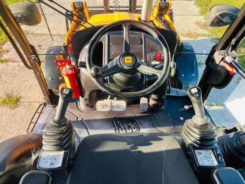 Traktorbagr JCB 3CX (Možnost leasingu) - foto 11
